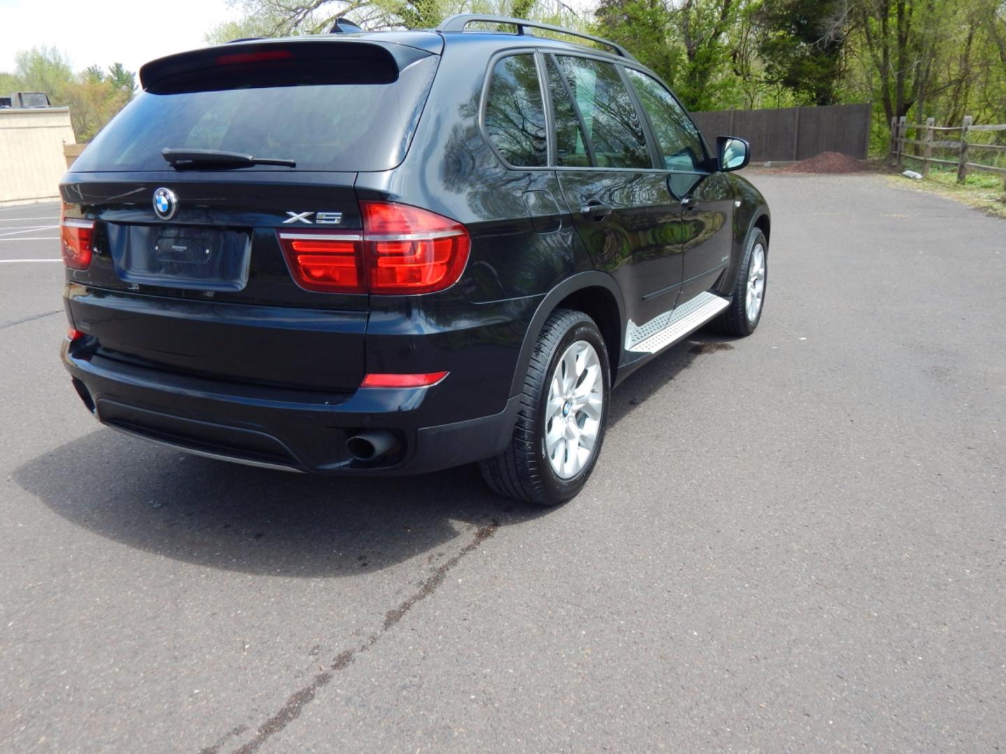 2013 Black /Ivory Leather BMW X5 Premium (5UXZV4C52D0) with an 3.0L 6 cylinder Turbo engine, Automatic transmission, located at 6528 Lower York Road, New Hope, PA, 18938, (215) 862-9555, 40.358707, -74.977882 - Here we have a nice 2013 BMW X5 with a 3.0L 6 cylinder turbo engine putting power to all 4 wheels via an automatic transmission. Options include: ivory colored leather, wood trim, keyless entry, cruise control, tilt steering wheel, power windows/locks/mirrors, power sunroof, power front seats, heat - Photo#4